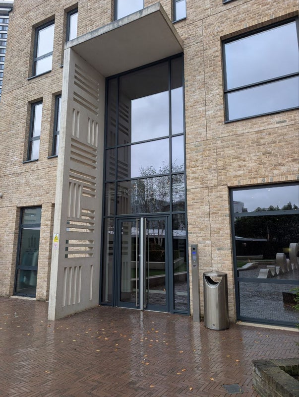 Photo 1: Exterior