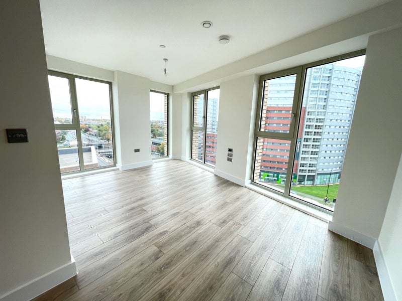 Photo 1: Lounge with views over the city