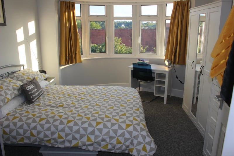 Photo 1: Room 4 - work from home