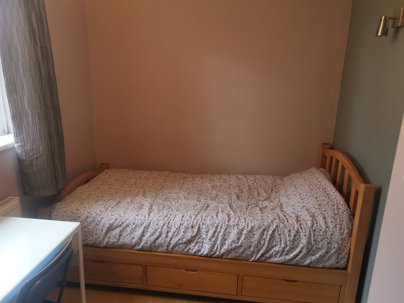 Photo 1: Single bedroom