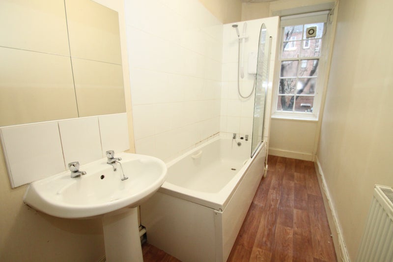 '6 bedroom HMO flat available NOW' Room to Rent from SpareRoom
