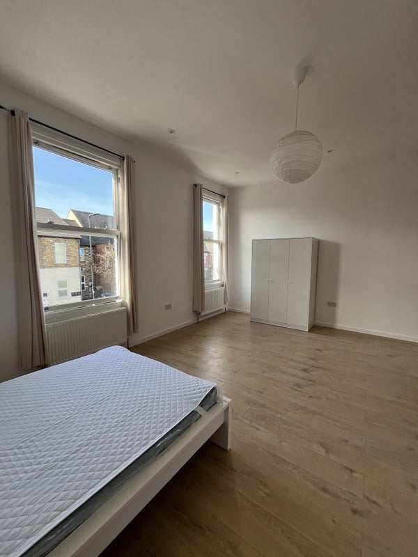 Photo 1: Room 3 En-suite (25.30m2)
