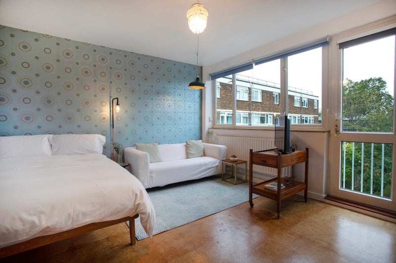 Photo 1: Room 1 £1290/month available now