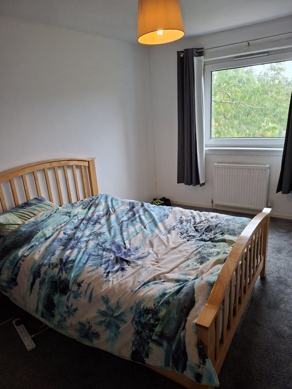 Photo 1: Double bedroom 1