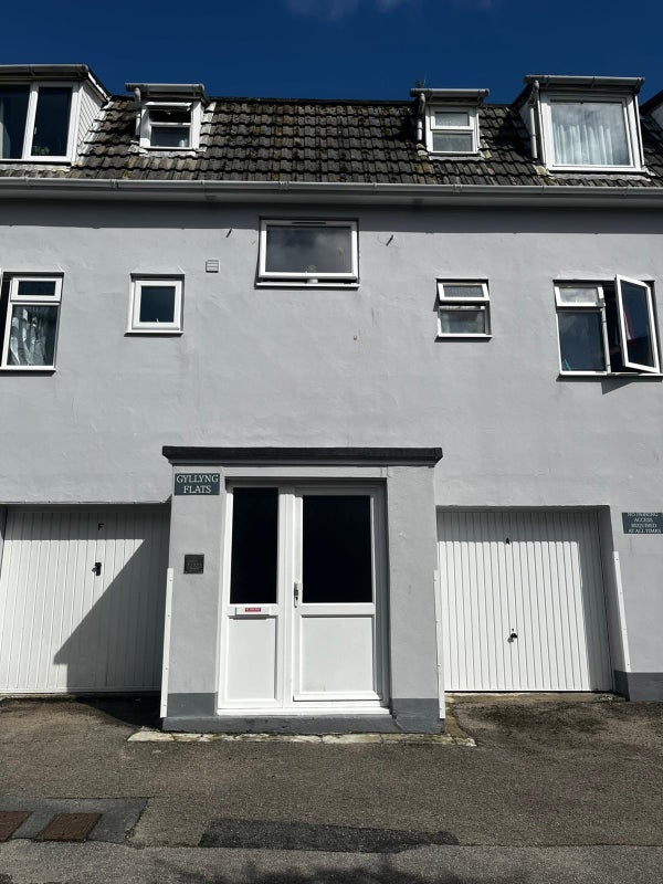 Photo 1: Entrance from Street