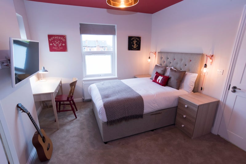 Photo 1: Room 5