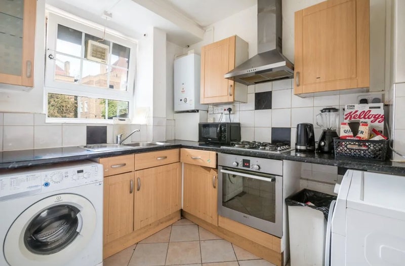 Photo 1: Kitchen