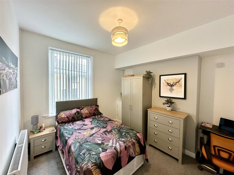 Photo 1: Room 1