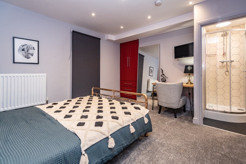 Photo 1: ROOM 1