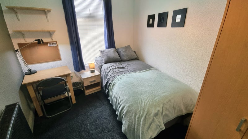 Photo 1: Bedroom 3 single 