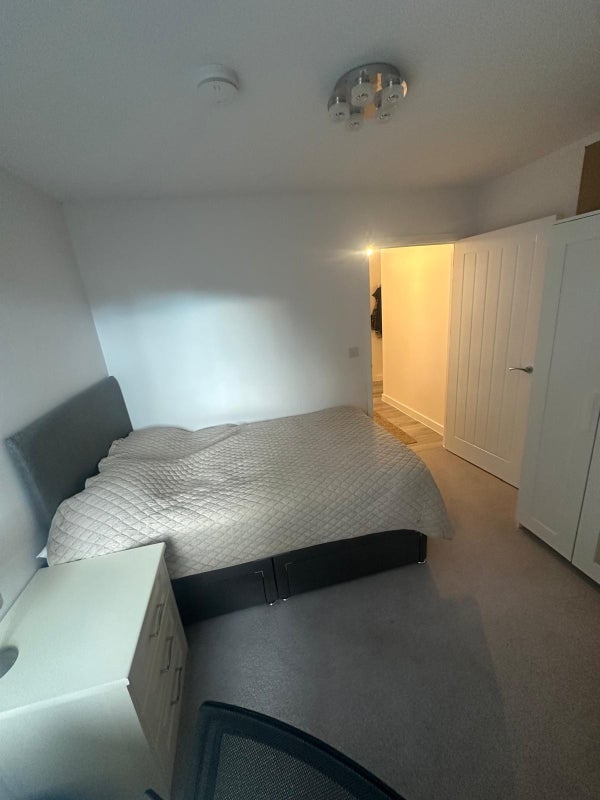 Photo 1: Large Double Bedroom