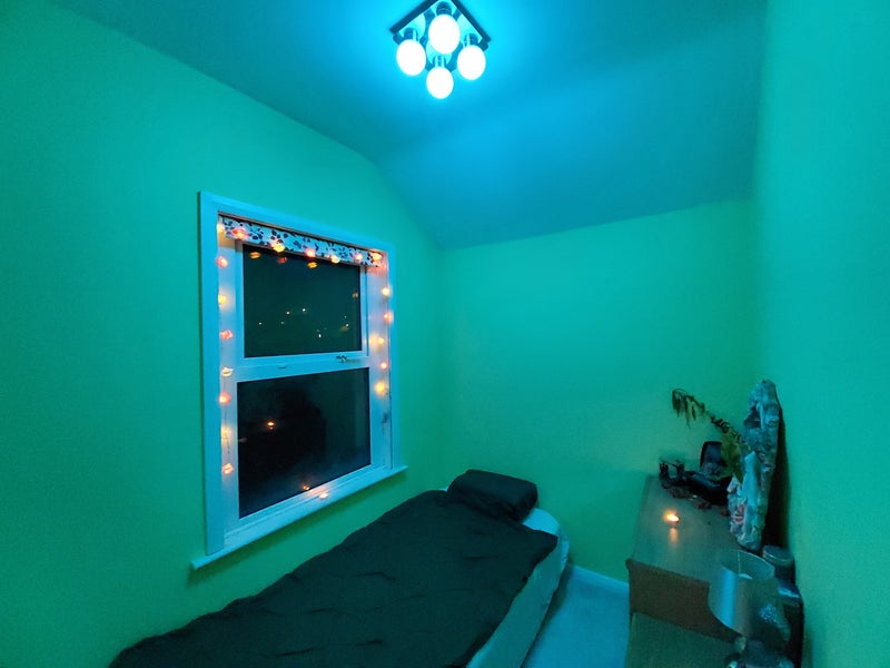 Photo 1: Single Bedroom