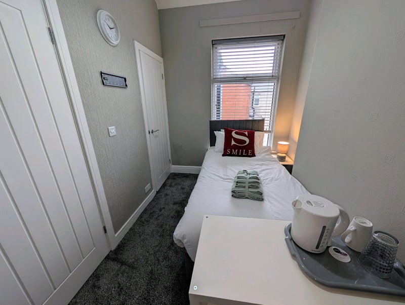 Photo 1: ROOM 2