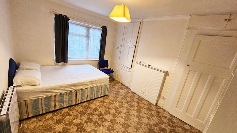 Photo 1: Normal Size Double Room