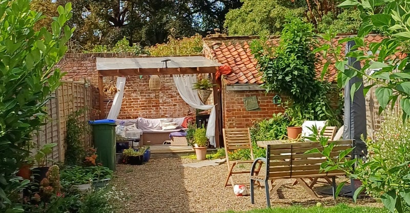 Photo 1: Relaxation area and outdoor dining for sunny days :0)