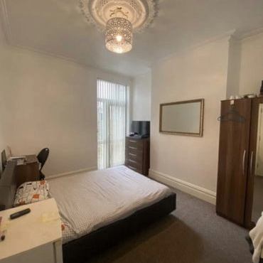 Photo 1: Spacious Bedroom 2 garden access