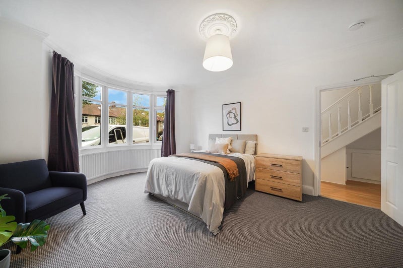 Photo 1: £1195 Ensuite