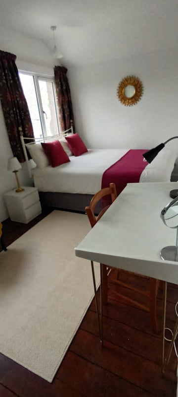 Photo 1: Bedroom view1