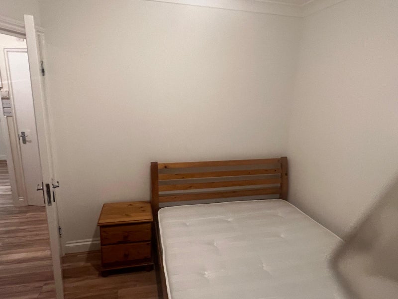 Photo 1: Double Bedroom