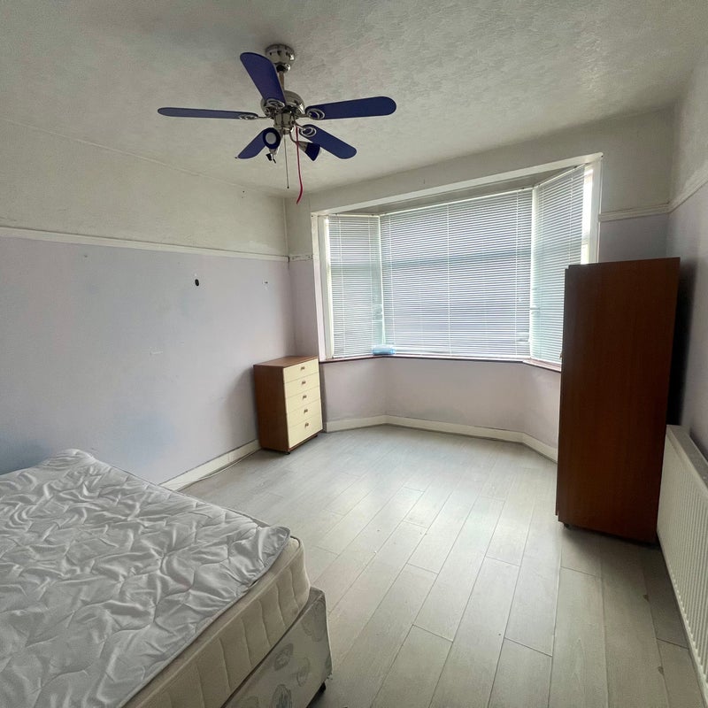 Photo 1: Bedroom 2: ground floor Double Room