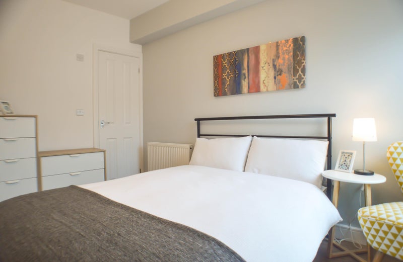 Photo 1: Room 4
