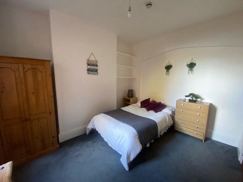 Photo 1: Double Room 1 - £165PW/£715PCM