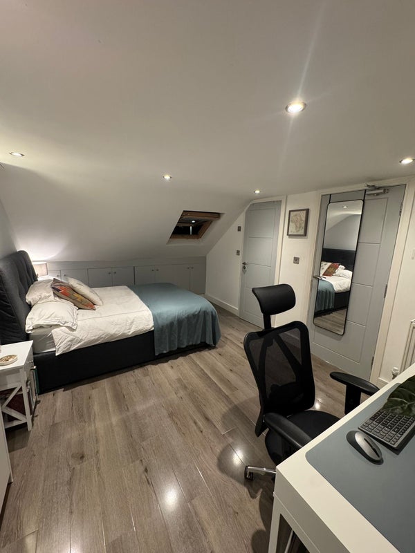 Photo 1: Bedroom