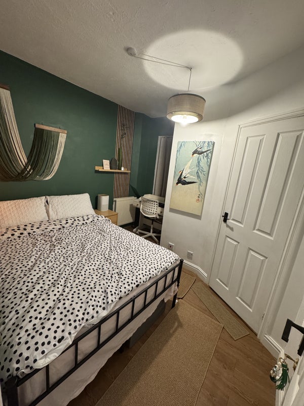 Photo 1: Ensuite Double Room