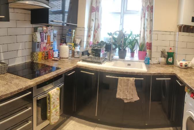 Photo 1: Kitchen