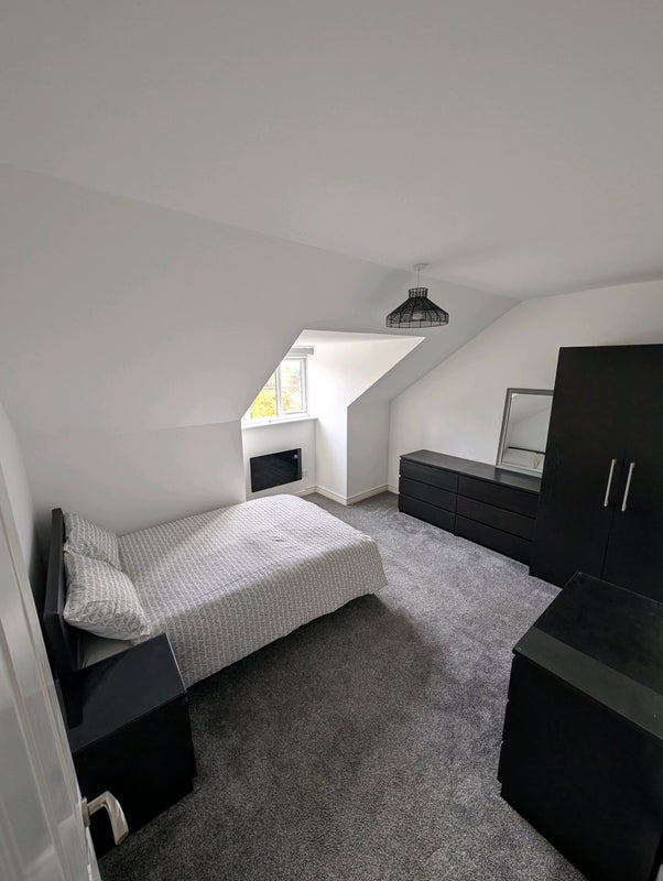 Photo 1: Bedroom