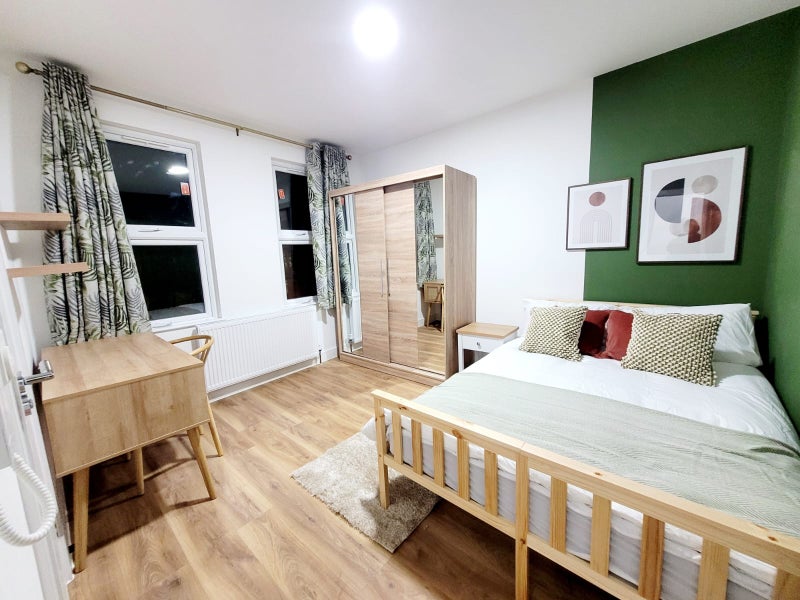 Photo 1: £1000/month - All Bills Included