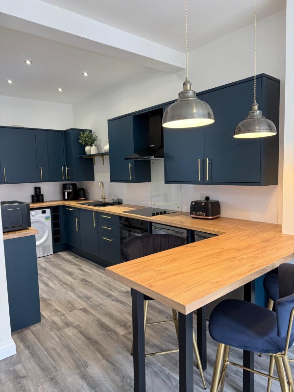 Photo 1: Kitchen