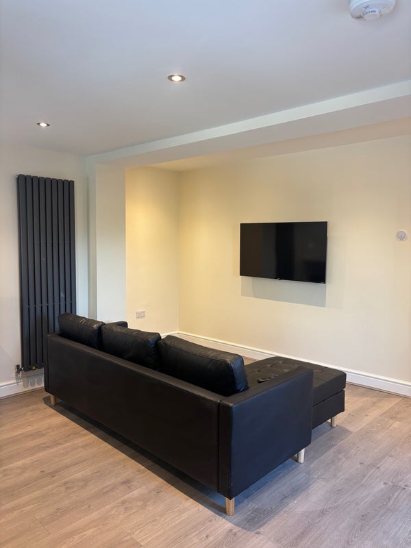 Photo 1: Kitchen / communal area