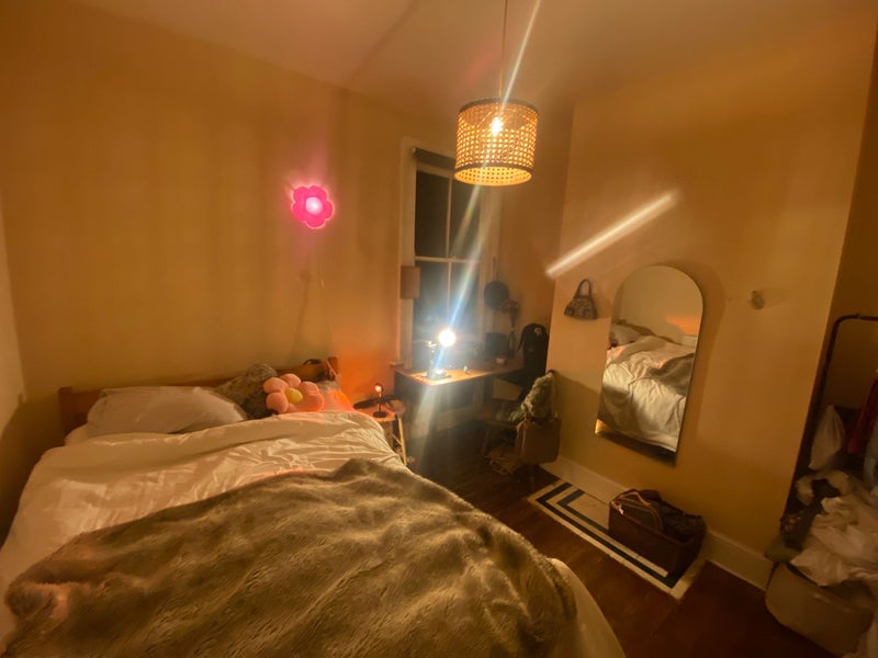 Photo 1: Double room available