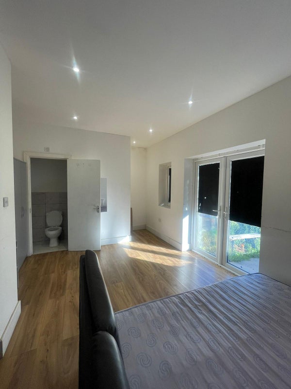 Photo 1: This is the room