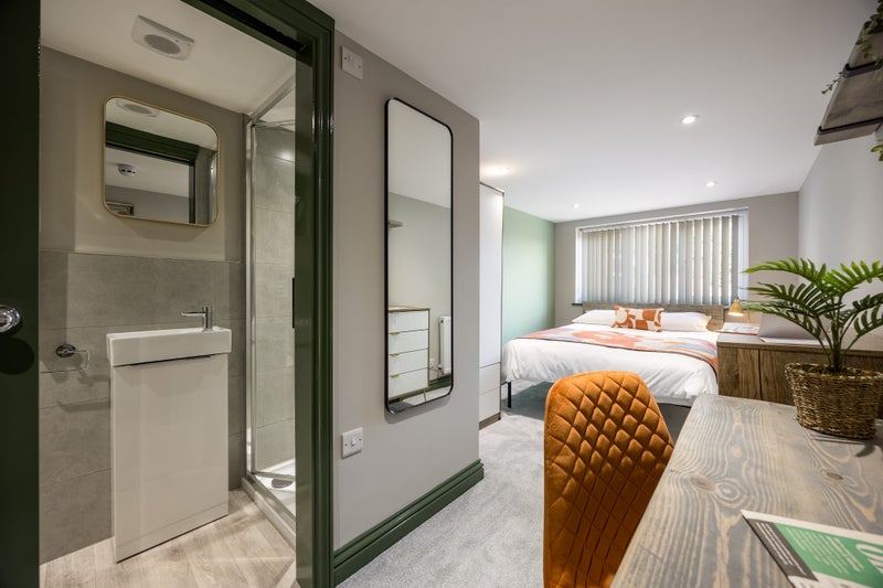Photo 1: Room 1