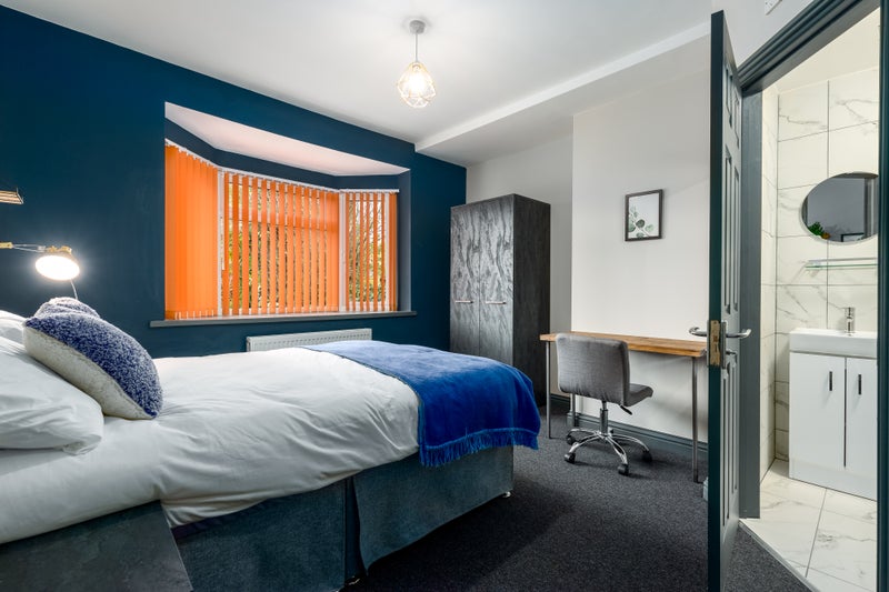 Photo 1: Room 2