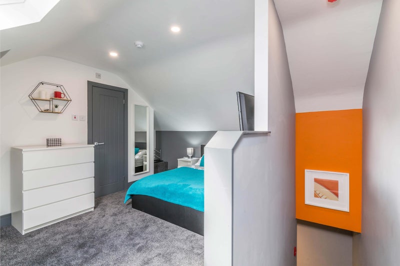 Photo 1: Room 6