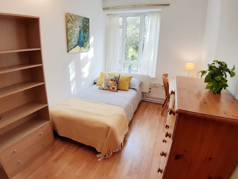 Photo 1: Fully furnished room