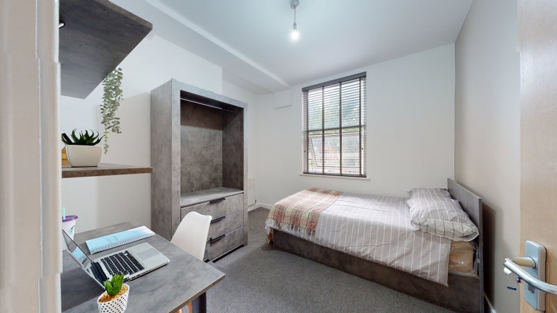 Photo 1: Room 1