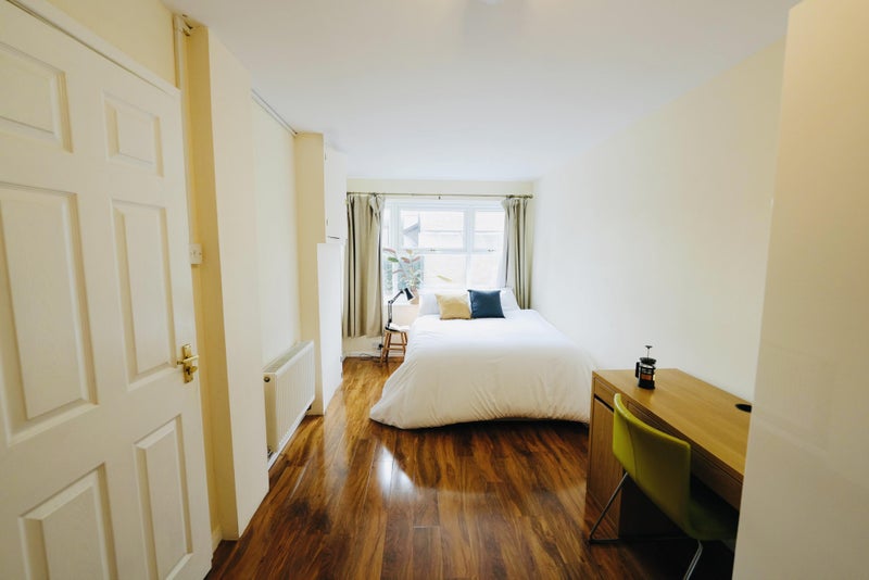 Photo 1: Room 3