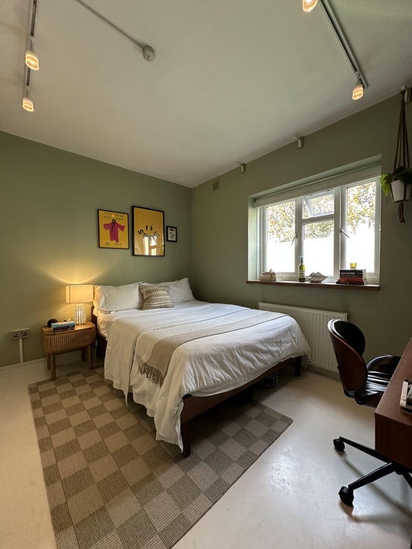 Photo 1: Bedroom