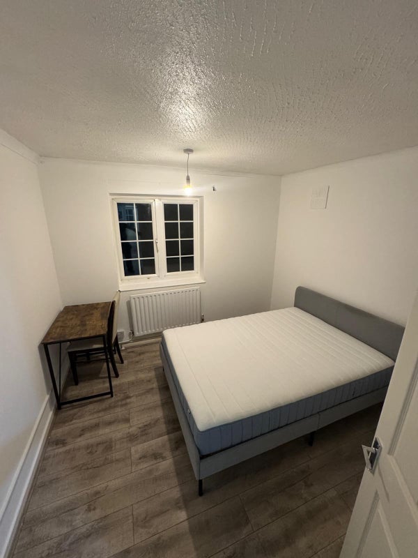 Photo 1: Room 1