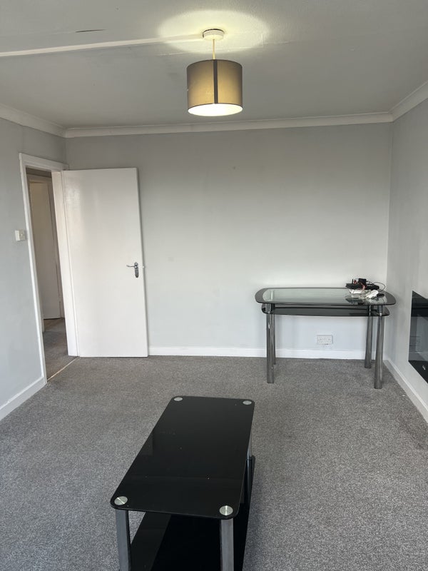 Photo 1: Lounge