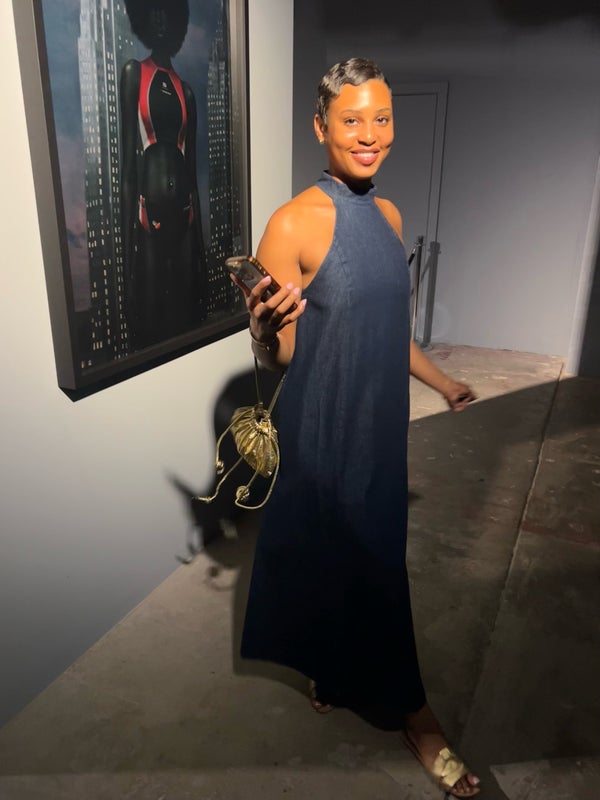 Photo 1: Just me at an exhibition, i love art too!!