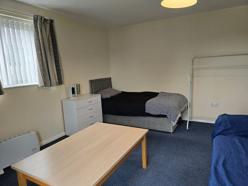 Photo 1: Bedroom 1