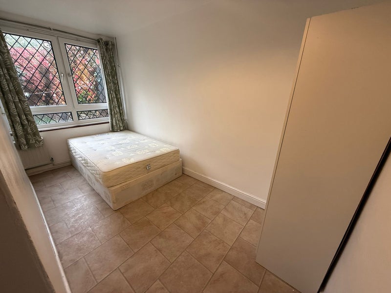 Photo 1: Room 2