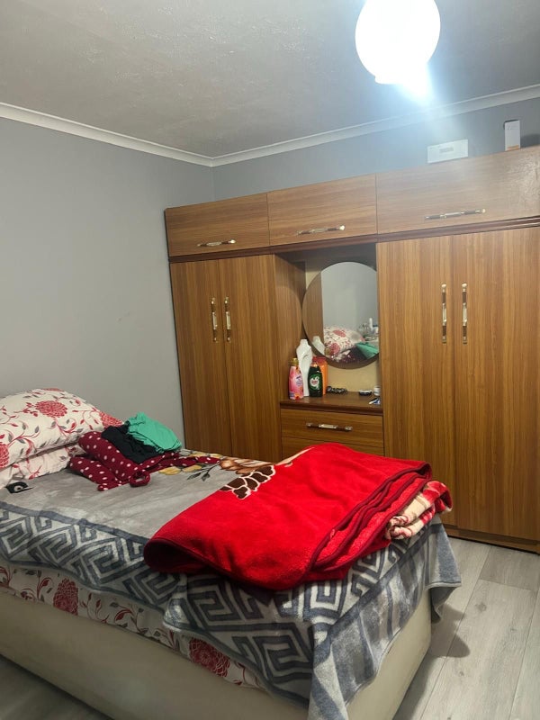 Photo 1: A  double bedroom, furnished in an Indian kerala family. Available for single female or for couples 