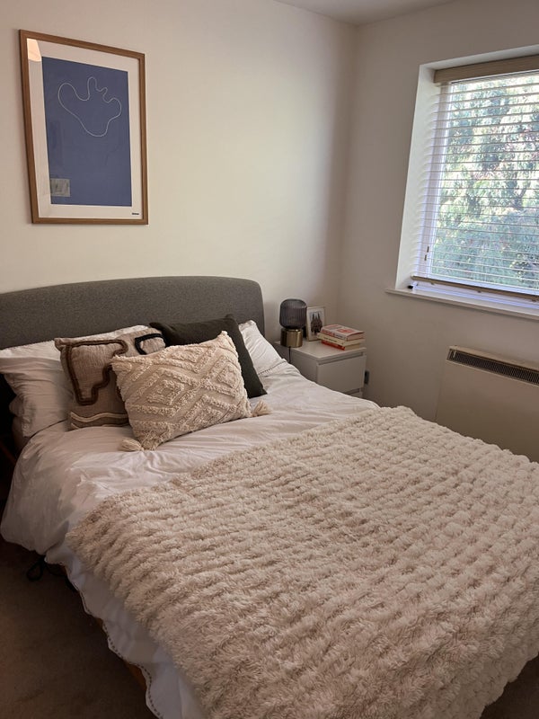 Photo 1: Double Bedroom
