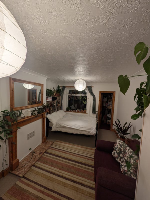 Photo 1: Bedroom